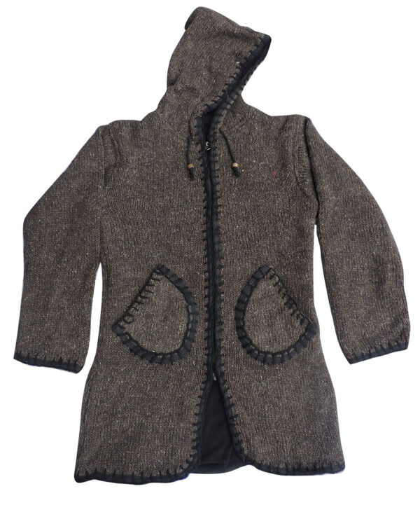 Front mini pockets added classy long woolen coat